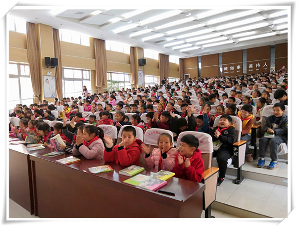 著名作家秦文君走进潞城小学